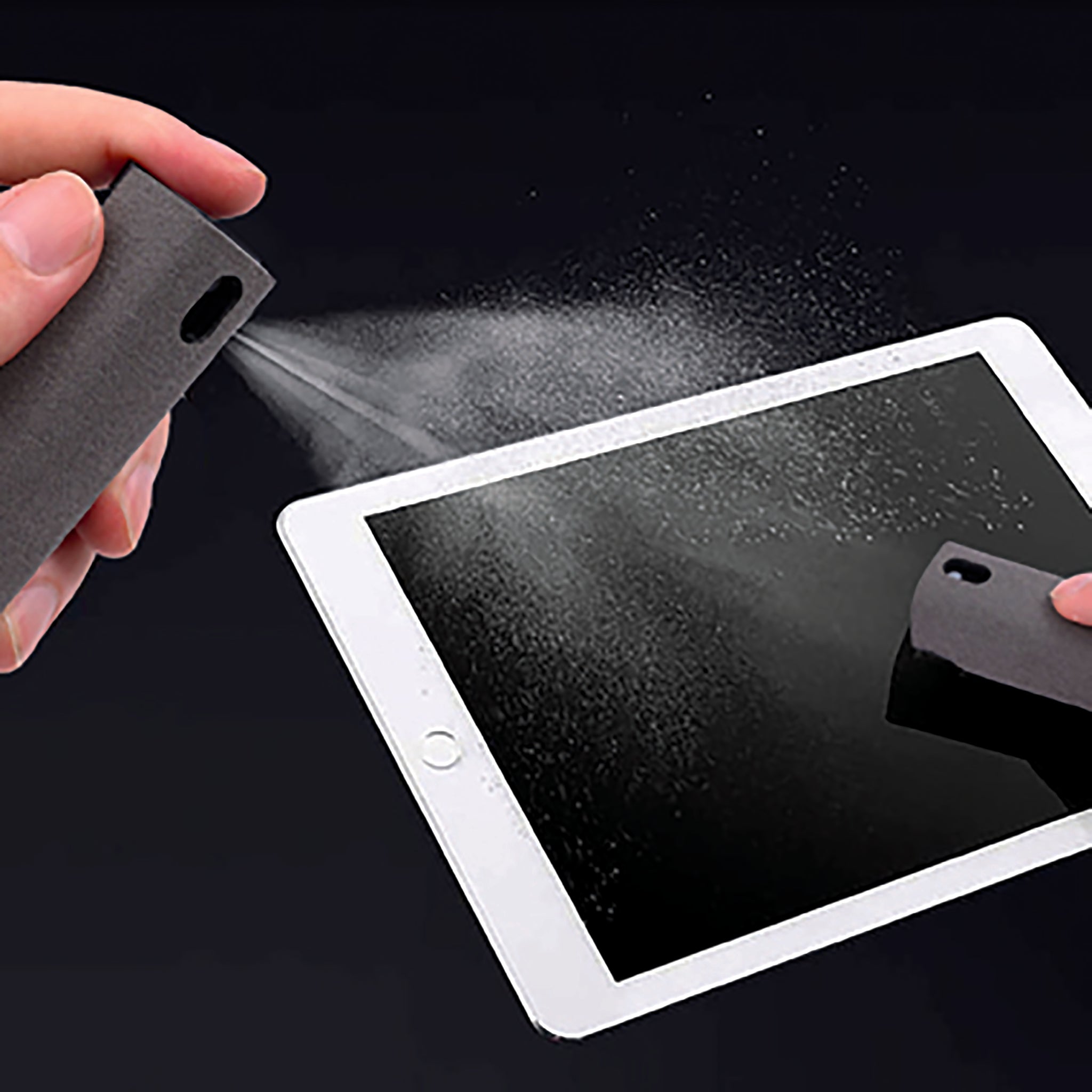 Display-Reiniger "All-in-One" - Reinigungsspray und Mikrofasertuch - 20 ml - Anwendung Tablet