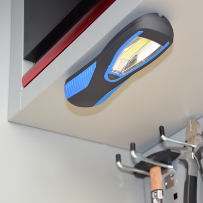 LED Lampe "Work" - 250 Lumen - Magnet auf Rückseite - Haken - schwarz/blau - Anwendung