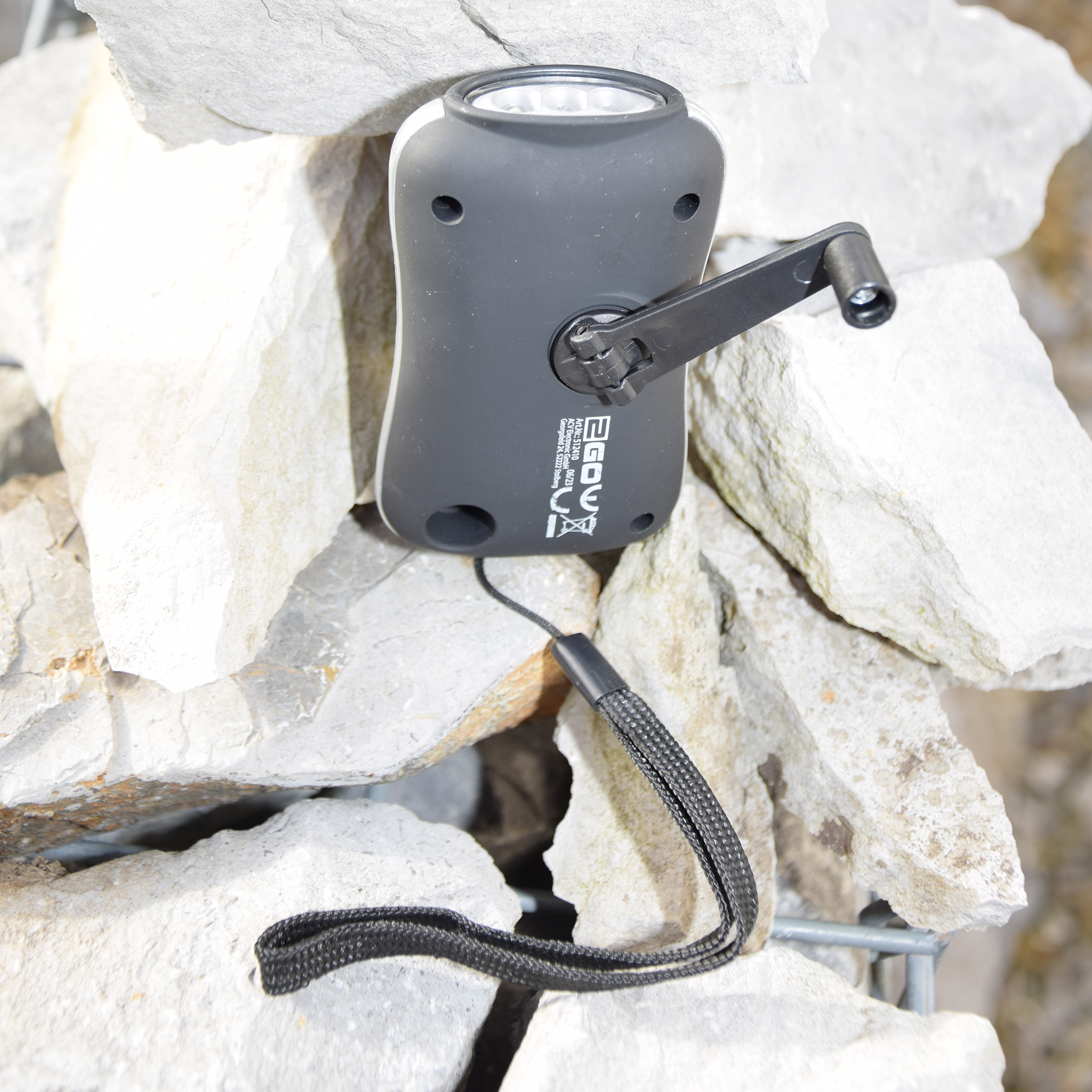 Taschenlampe "Dynamo" - 3 LEDs - 10 Lumen - Li-Ion Akku - Handkurbel - schwarz - Anwendung