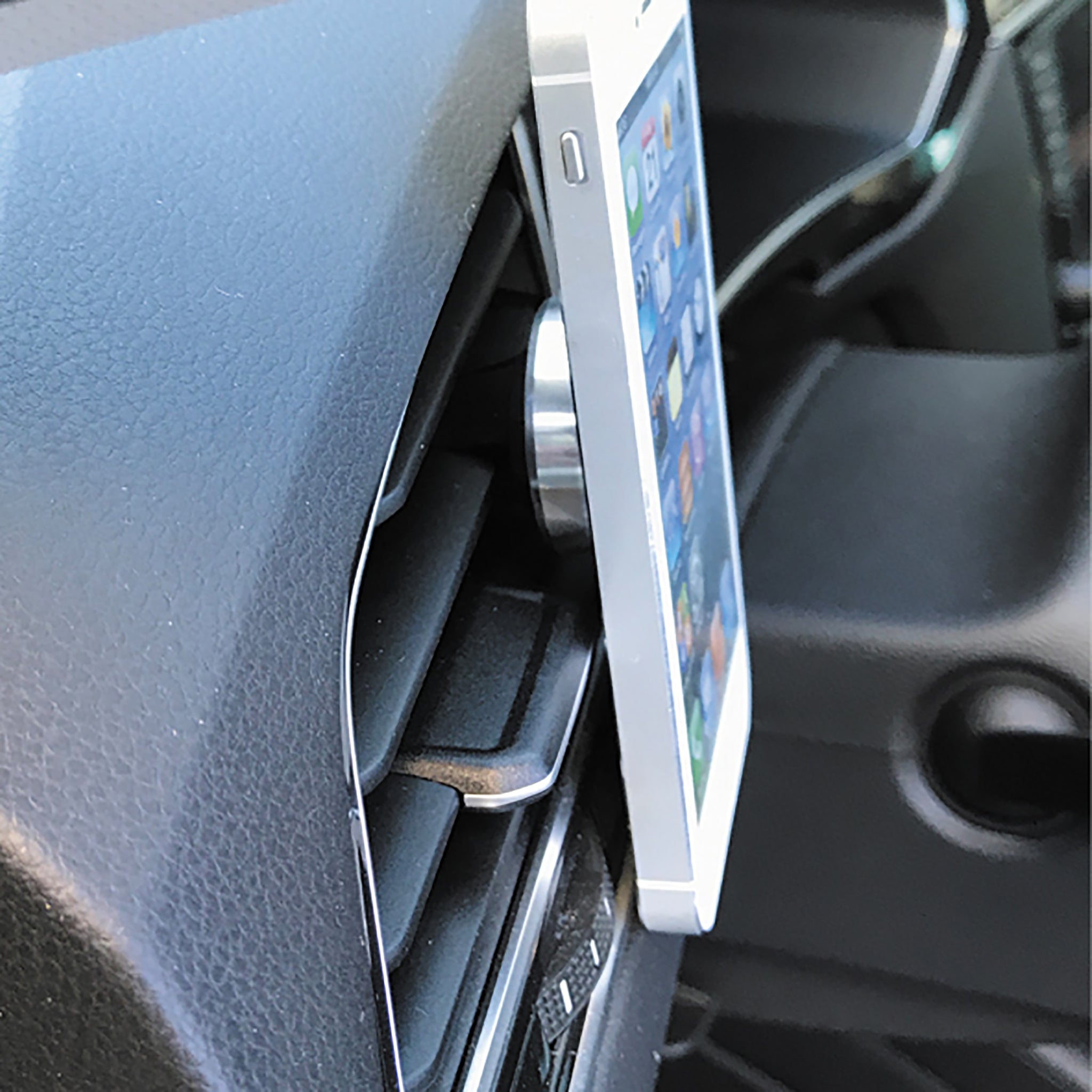 Universal Magnethalter "Minimag" - für die Kfz-Lüftung - inklusive selbstklebender Konterplatte - silber - Anwendung