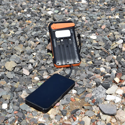 Powerbank - 10000 mAh - 1 x USB A -integrierte Kabel - LED Taschenlampe -Solarpanel - Handkurbel - schwarz / orange - Anwendung