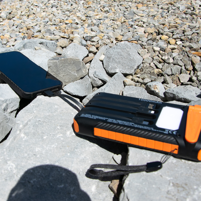 Powerbank - 10000 mAh - 1 x USB A -integrierte Kabel - LED Taschenlampe -Solarpanel - Handkurbel - schwarz / orange - Anwendung